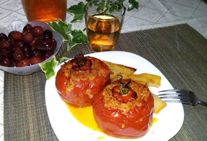 фаршированные помидоры по-гречески